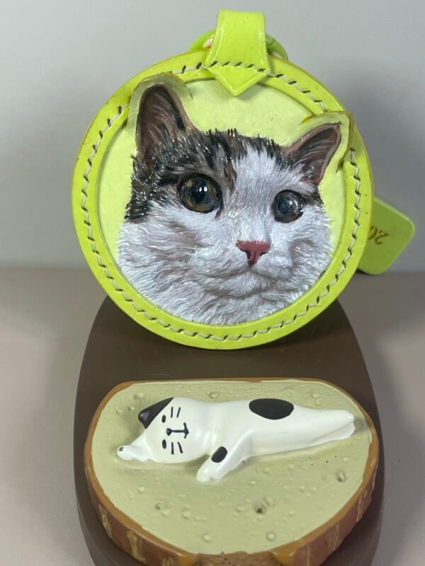 2.76in Round Custom Leather Carving Pet Tag – Handmade 3D Engraved Veg‑Tan Dog Cat Portrait